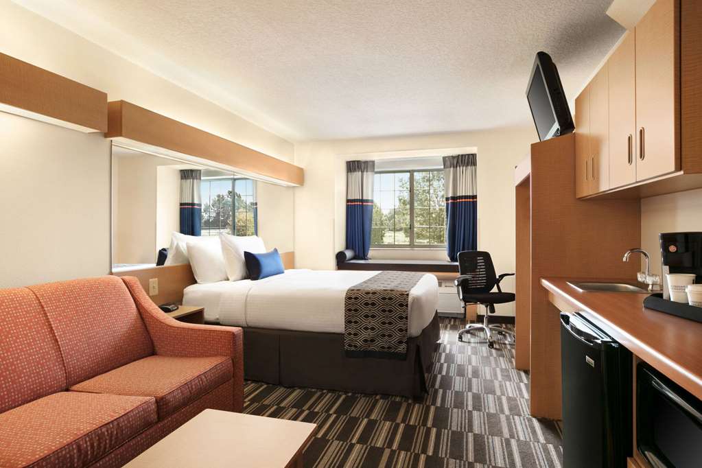 Microtel Inn & Suites by Wyndham Culpeper - photo 12