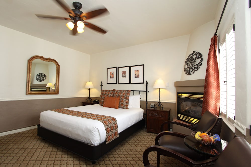 Cypress Inn - photo 18