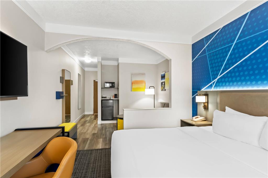 Comfort Suites Clackamas - photo 32