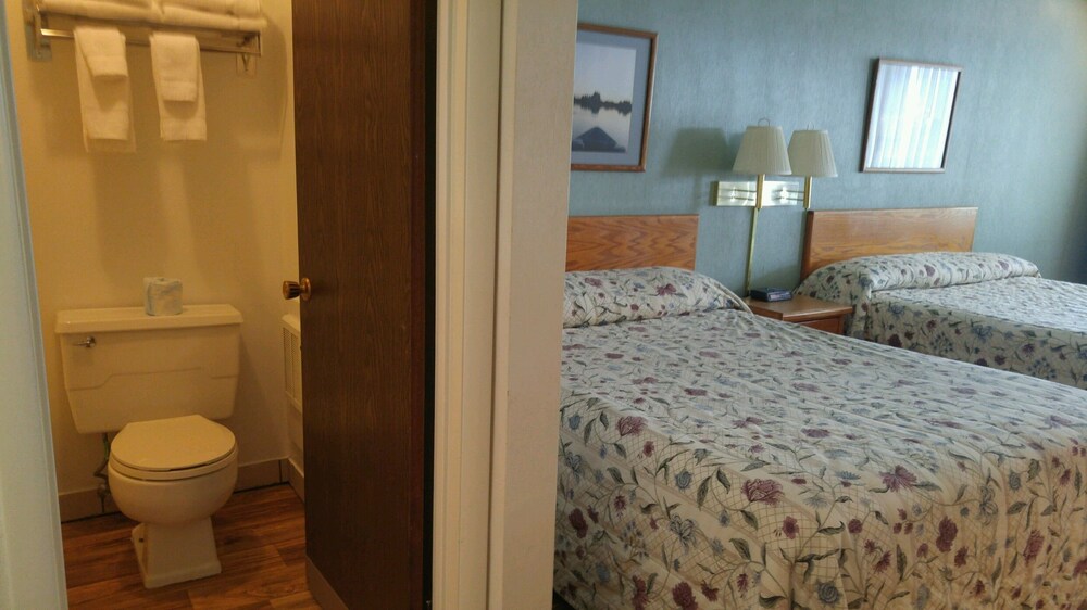 Henry's Fork Inn - photo 7