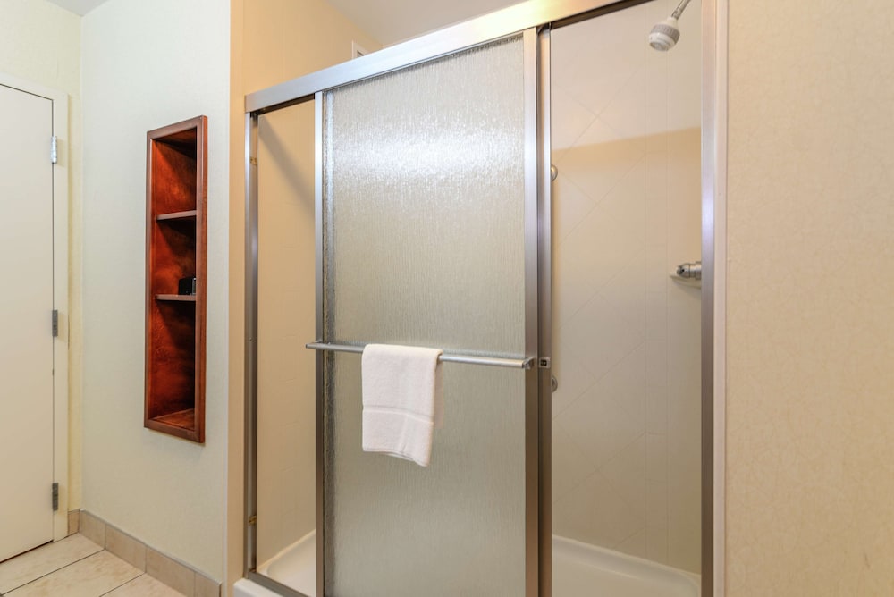 Hampton Inn & Suites Detroit Chesterfield Township - photo 36