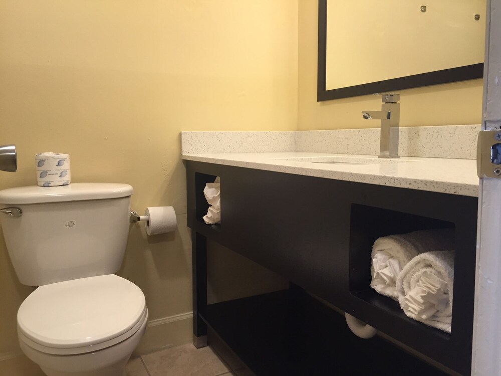 Blu Atlantic Oceanfront Hotel & Suites - photo 20