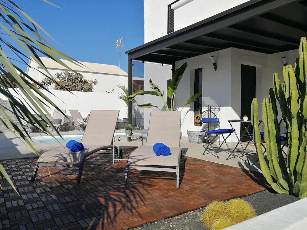 Magma Rooms Playa Honda in San Bartolome, Spain