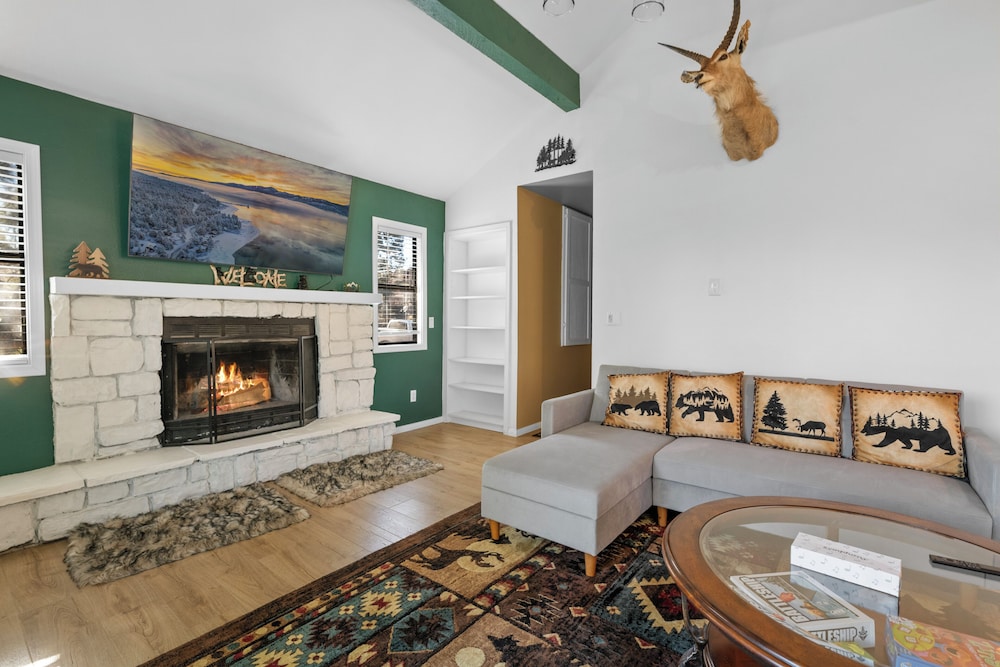 Unwinding Bear - last minute hotel in Big Bear City