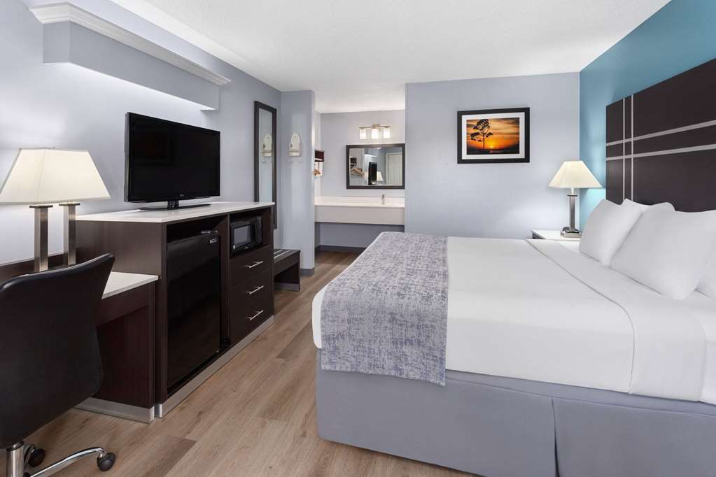 Baymont by Wyndham Brunswick GA - photo 22