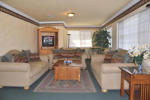 Travelers Inn Manteca - photo 31