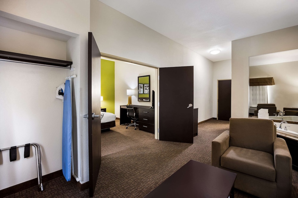 Sleep Inn & Suites Valdosta Mall Area - photo 22