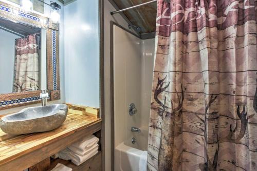Smoky Mountain Loft Amazing Views Hot Tub 560 FREE tickets each paid day - photo 13