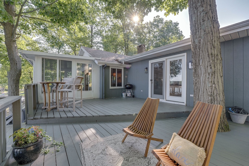 Delton Oasis Retreat w Lake Views & Deck in Baraboo, United States