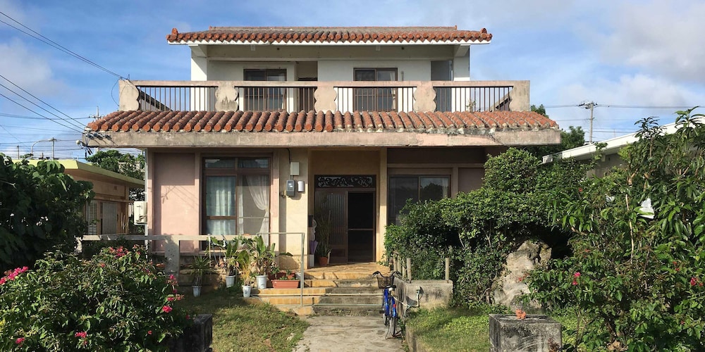 Minnkayado intoparitosura in Miyakojima, Japan