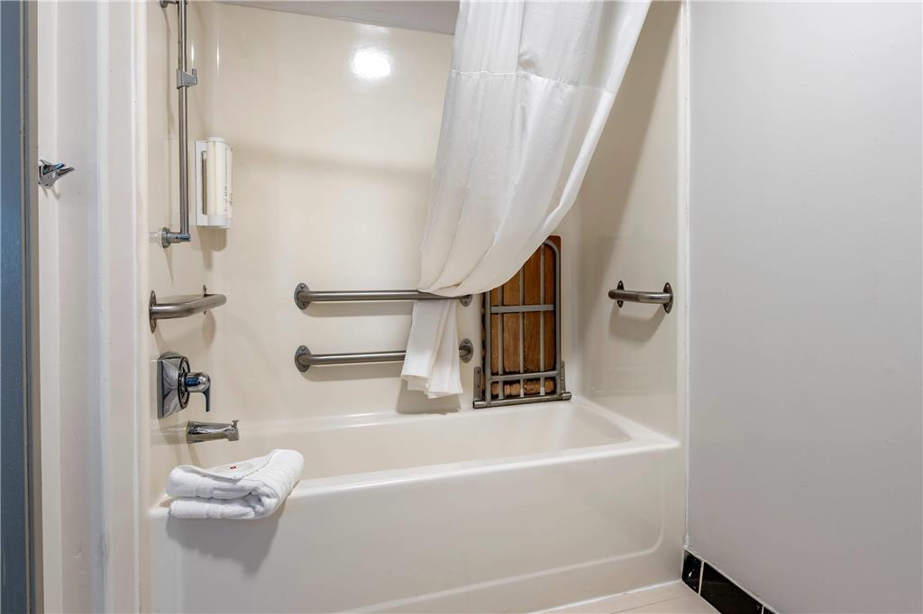 Clarion Pointe Indianapolis Airport - photo 12