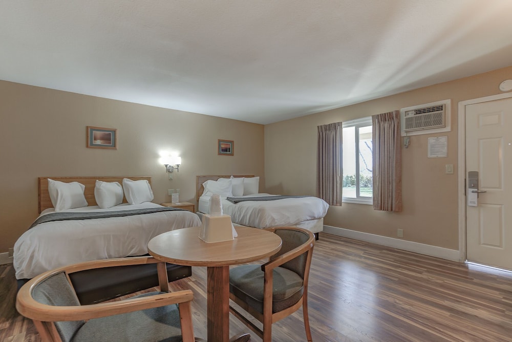 Shasta Pines Motel & Suites - photo 10