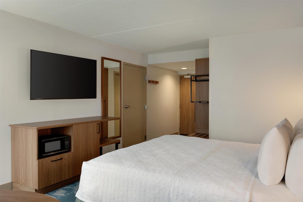 Hampton Inn Hagerstown - photo 12