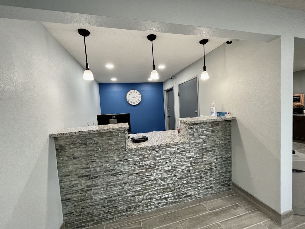 Rodeway Inn near I 35 Lamoni - photo 4