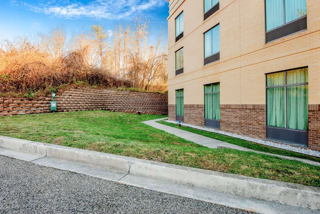 La Quinta Inn & Suites by Wyndham Bel Air I 95 Exit 77A - photo 21