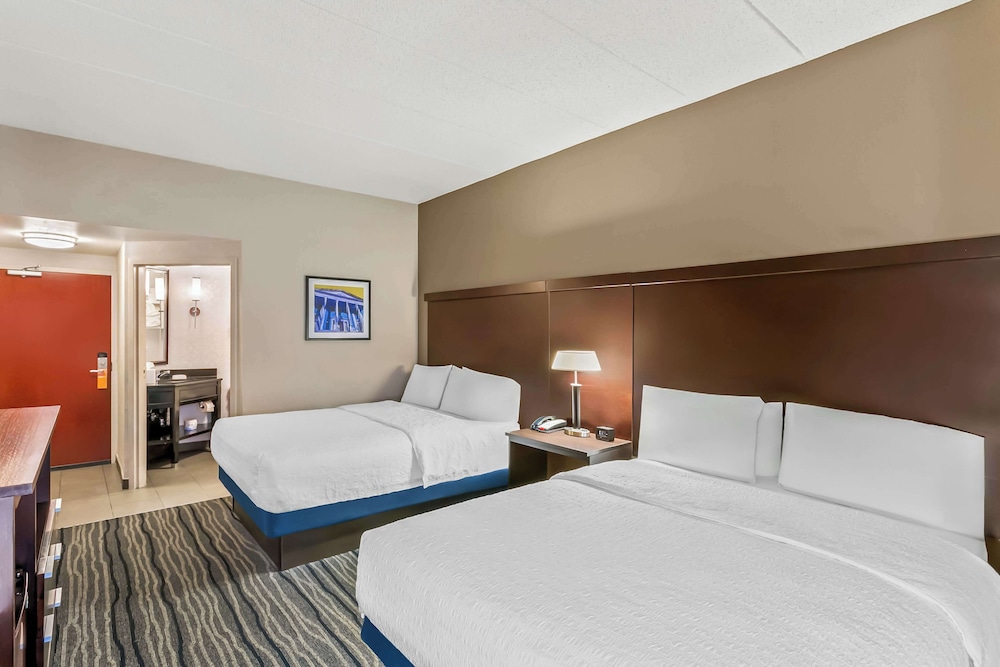 Hampton Inn Bowie - photo 17