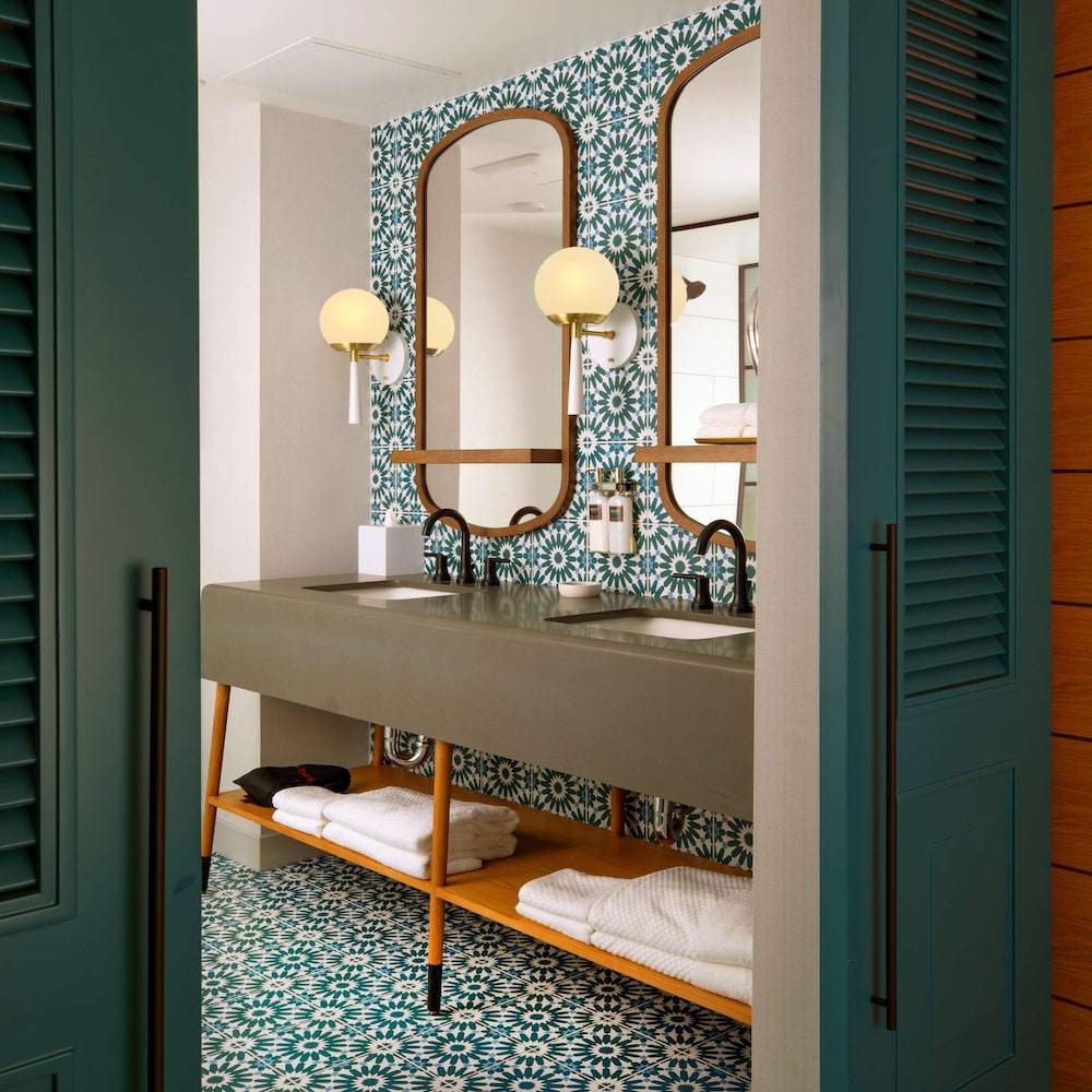 The Monsaraz San Diego Tapestry Collection by Hilton - photo 18