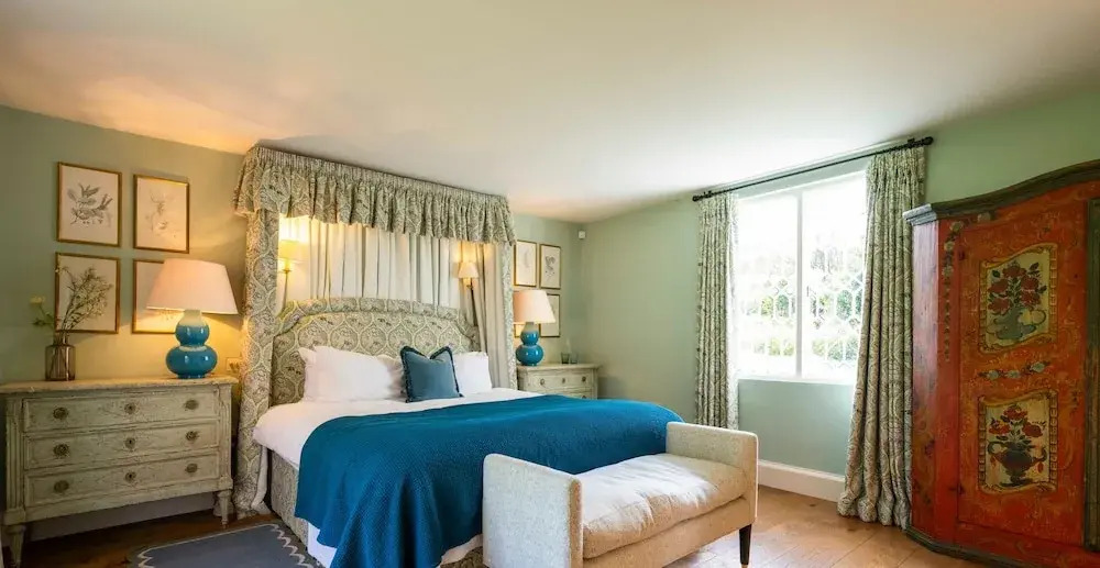 Luxurious Vineyard Hideaway At Stanlake Park in Reading, United Kingdom