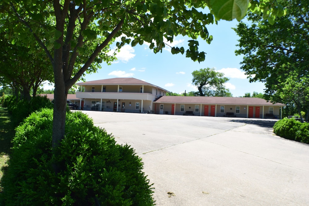 Best Budget Inn 4344518 — Carthage