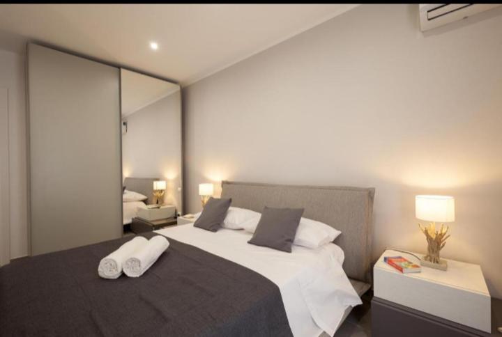 Holiday House Monalisa — 4-Star Luxury Hotel in Terrasini, Italy