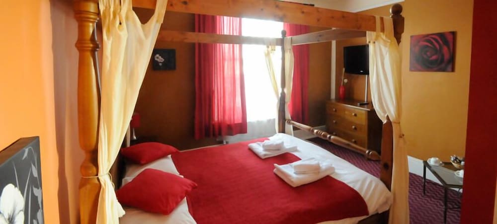 The Royal Oak Historic Commercial Inn - carbon neutral hotel in Cranbrook