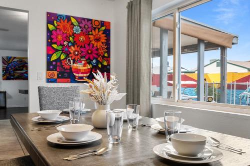 Glendale Retreat: Refreshing Pool Golf Games ASU in Glendale, United States