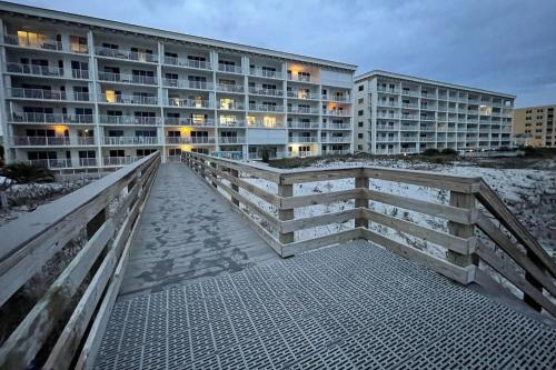Gulf Dunes Unit 115 Okaloosa Island — 4-Star Luxury Hotel in Fort Walton Beach, United States