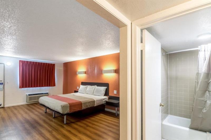 Motel 6 Clinton OK - photo 15