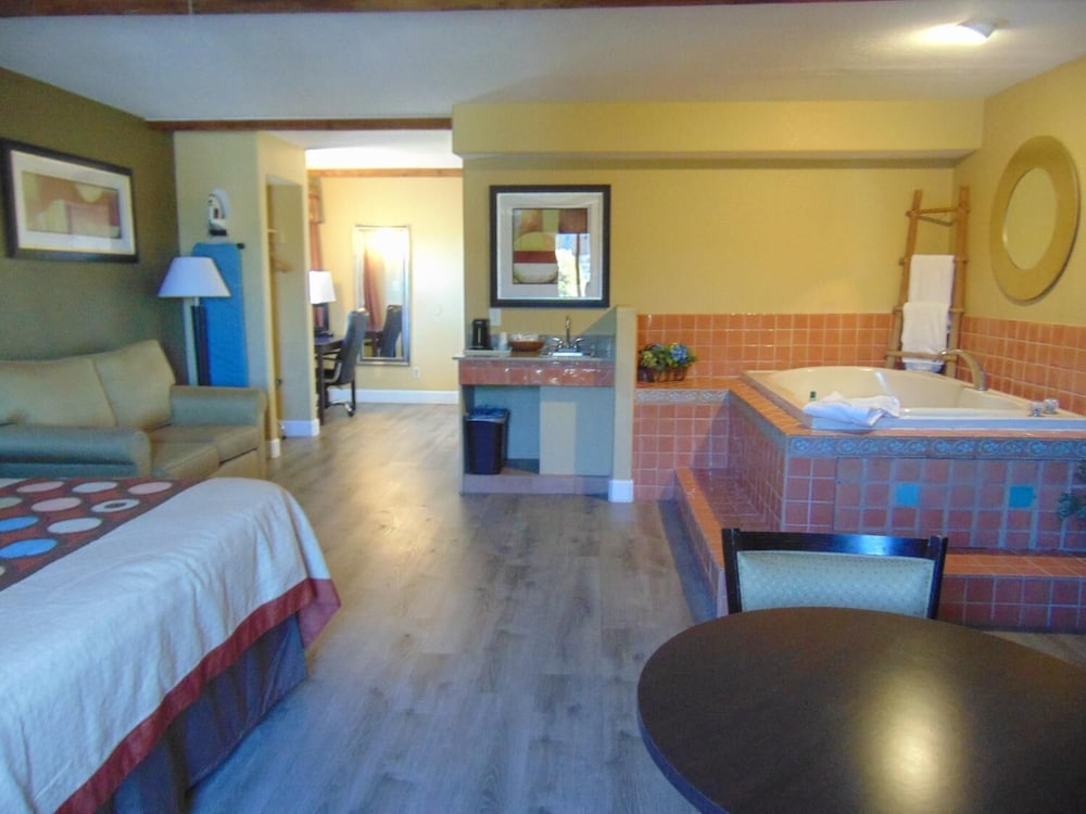 Super 8 by Wyndham Payson - photo 5