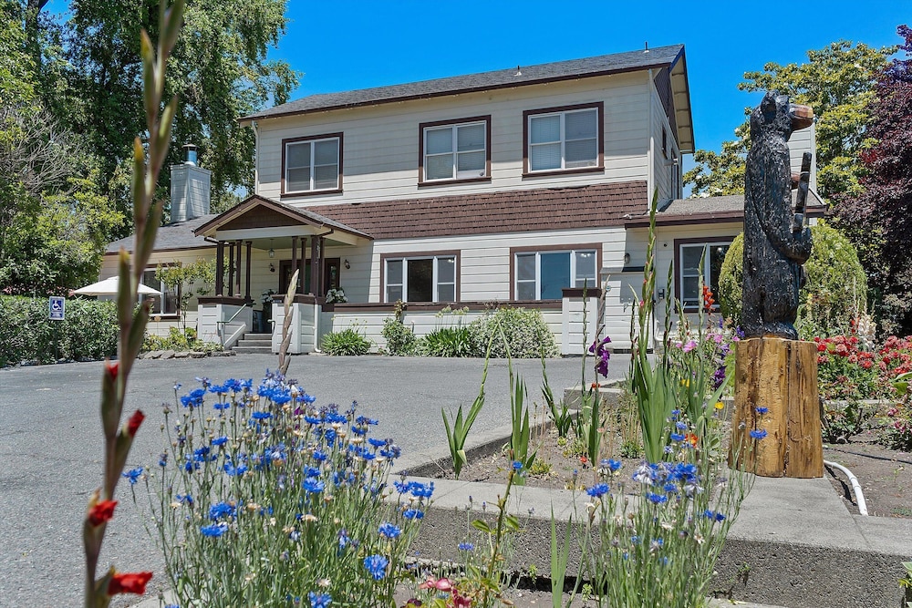 Cinnamon Bear Creekside Inn - photo 47