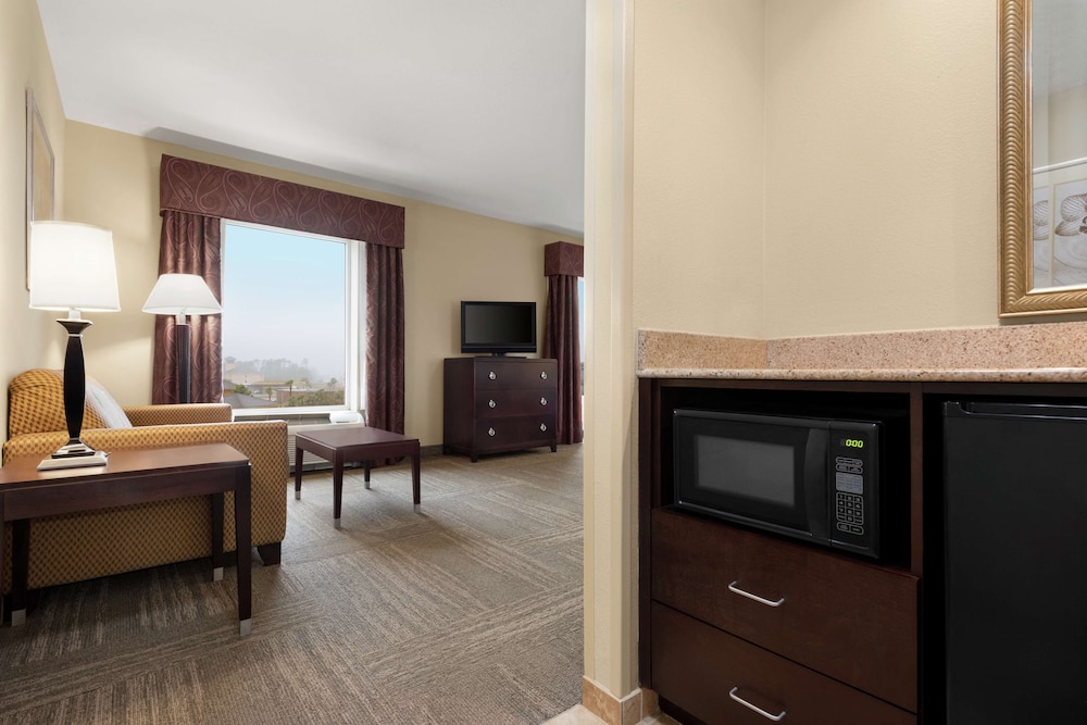 Hampton Inn & Suites Brunswick - photo 13