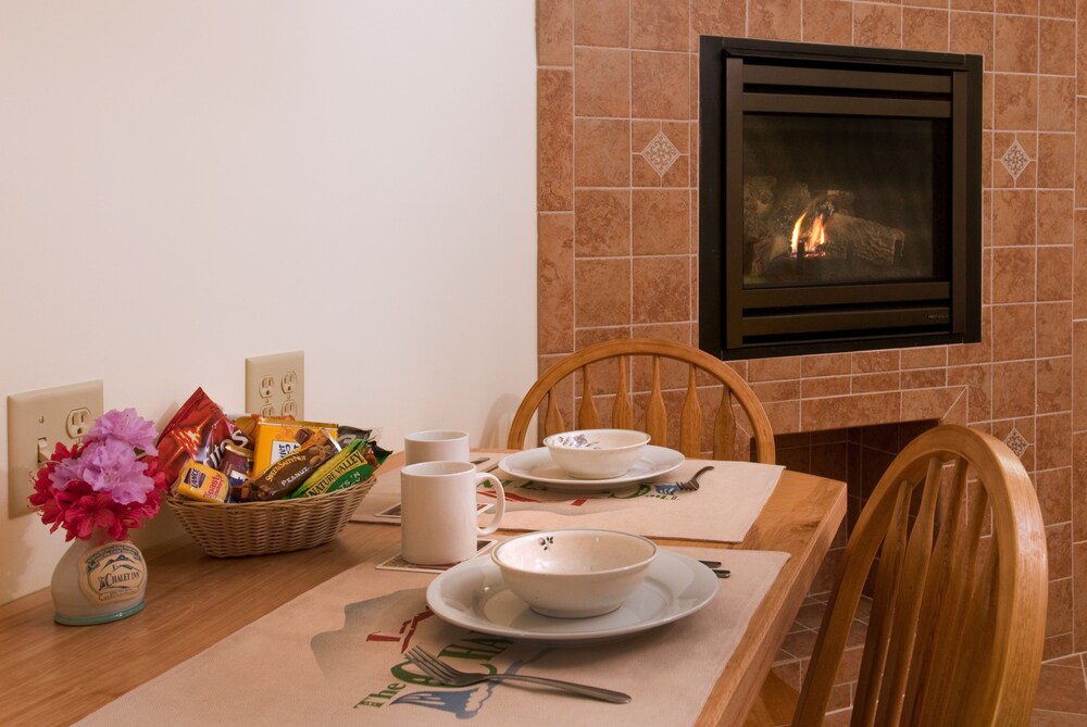 The Chalet Suites Boutique Hotel - photo 7