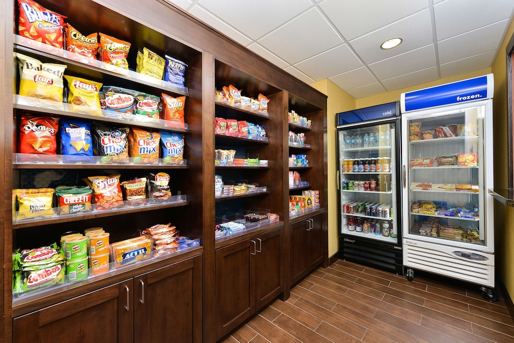 Hampton Inn Clinton IA - photo 50