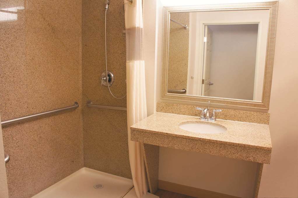 La Quinta Inn & Suites by Wyndham Tucumcari - photo 15