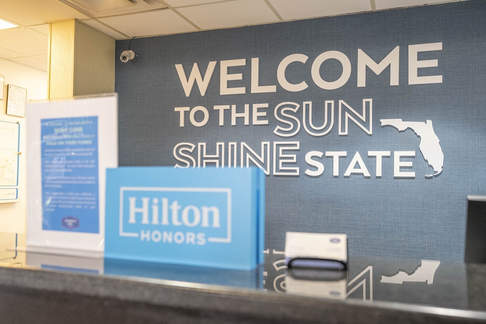 Hampton Inn Spring Hill - photo 5