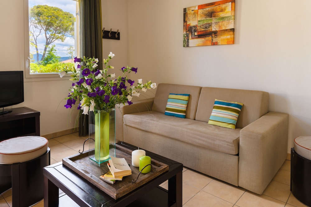 Résidence Lagrange Vacances Les Terrasses des Embiez — 4-Star Luxury Hotel in Toulon, France