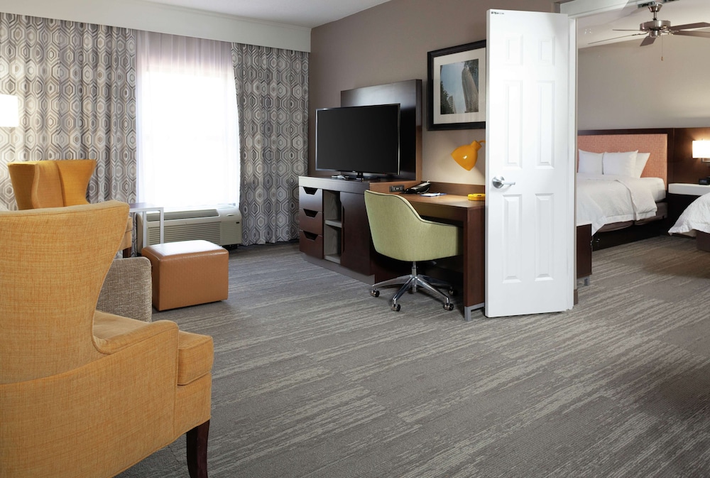 Hampton Inn & Suites Concord Charlotte - photo 18