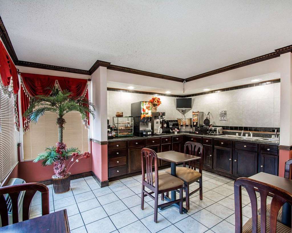Econo Lodge Andalusia - photo 33
