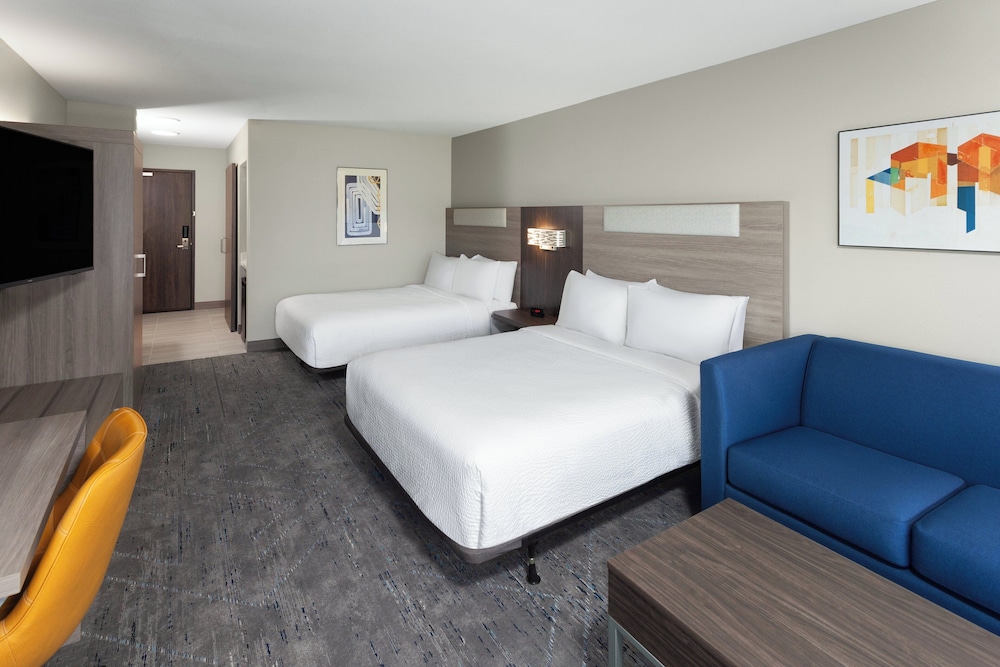 Holiday Inn Express & Suites Reedsburg Dells Area by IHG - photo 11