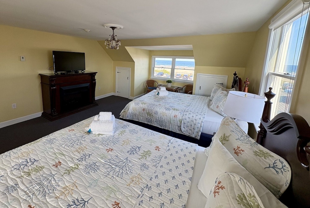 Harris Sea Ranch Beach Hotel — Hampton