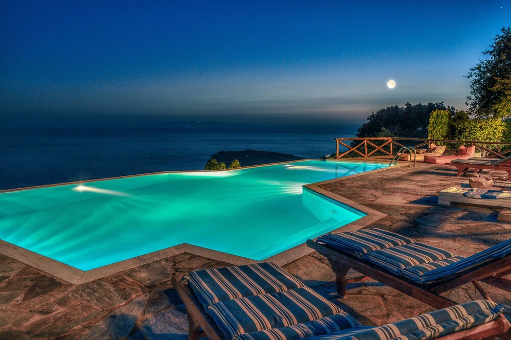 Etoile De Mer Villa — 4-Star Luxury Hotel in Andros, Greece