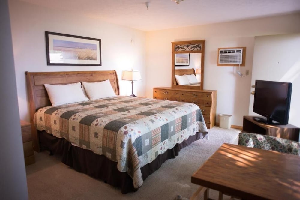 M 22 Inn Suttons Bay - photo 27