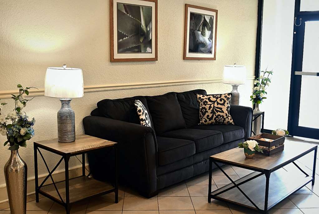 La Quinta Inn & Suites by Wyndham Nashville Airport Opryland - photo 9