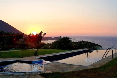 Traditional Cretan Style Villa — 4-Star Luxury Hotel in Rethymno, Greece