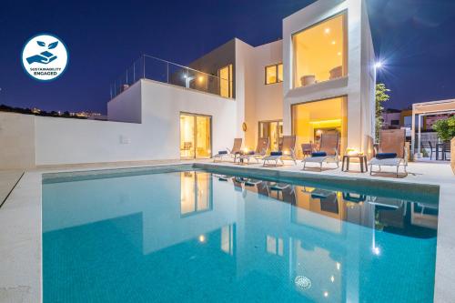 Villa Laura by Algarve Vacation — 4-Star Luxury Hotel in Albufeira, Portugal