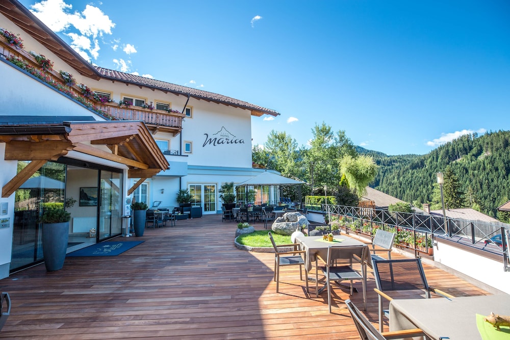 Hotel Marica in Nova Ponente, Italy