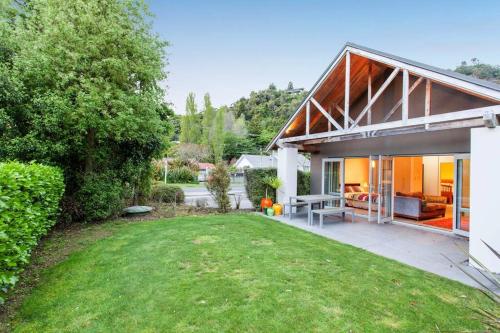 Lake Okareka Cottage — 4-Star Luxury Hotel in Rotorua, New Zealand