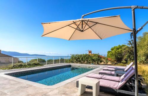 Villa le Palmier 10 personnes piscine vue mer plage — 4-Star Luxury Hotel in Olmeto, France