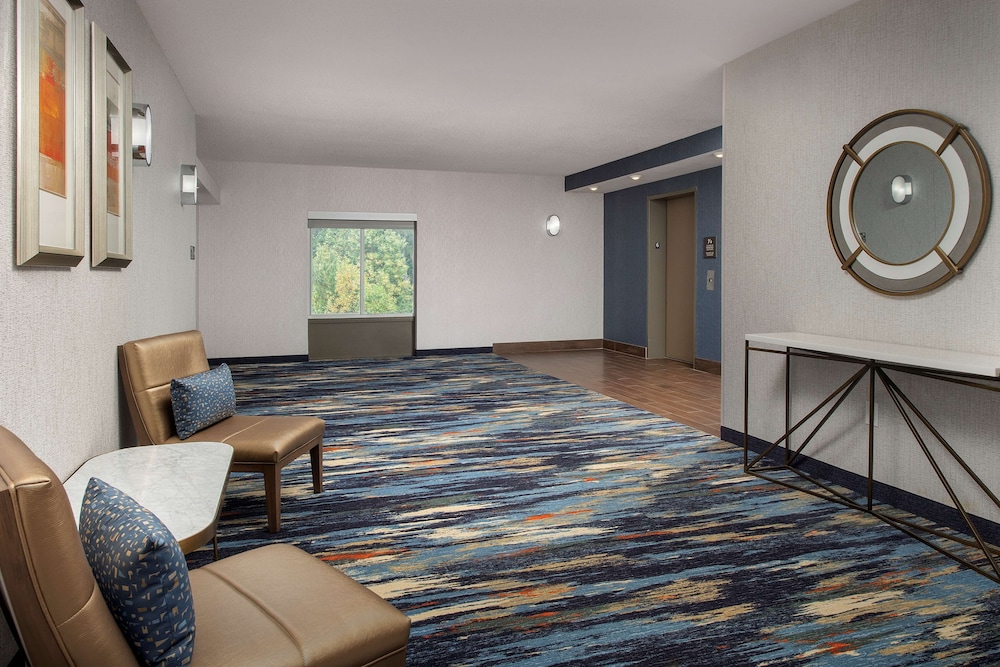 Hampton Inn & Suites Alpharetta - photo 2