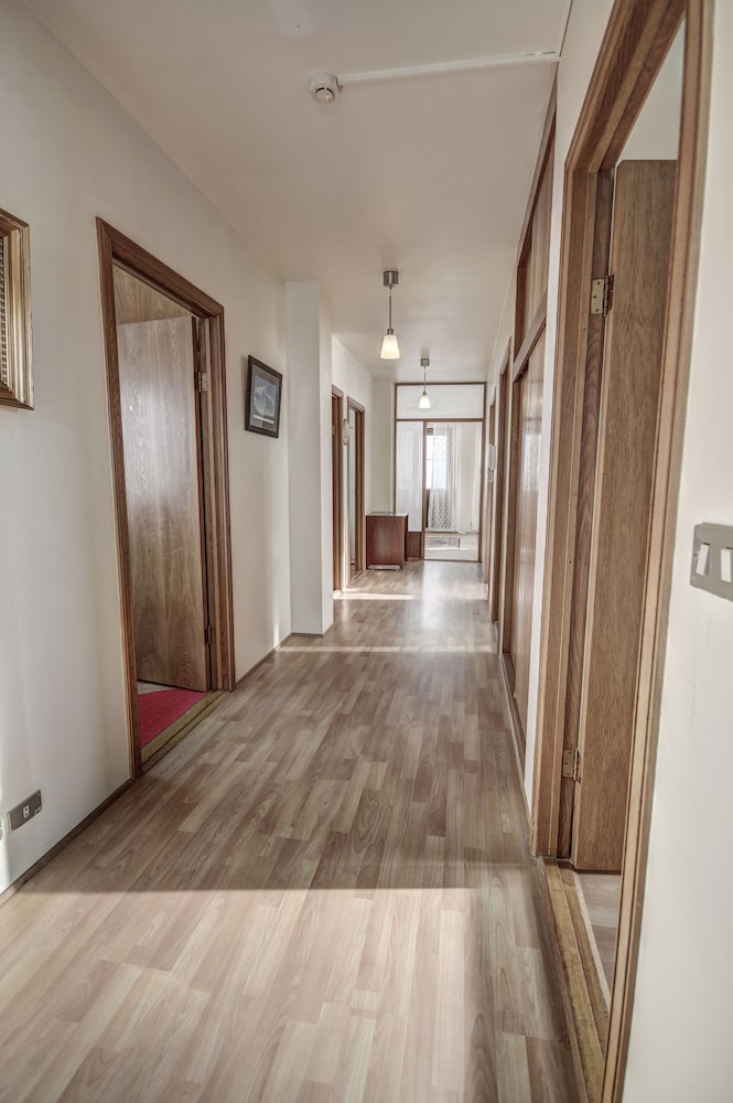Sima Hostel & Apartments